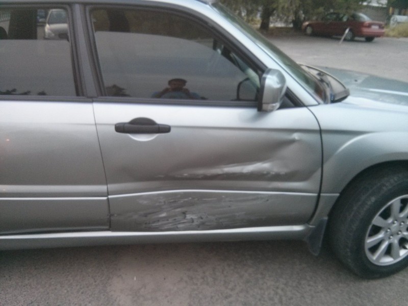 Дверь передняя правая Subaru Forester SG5 restyle универсал 2006 г.  2.0 л бензин Днепропетровск