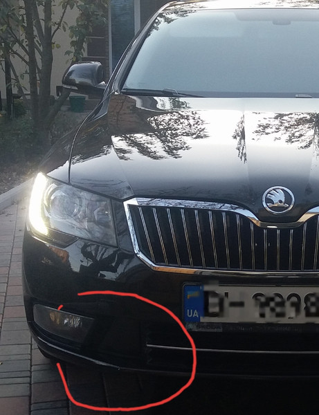 Заглушка бампера правая с хромом Skoda Superb 2  2014 1.8 Бензин Умань