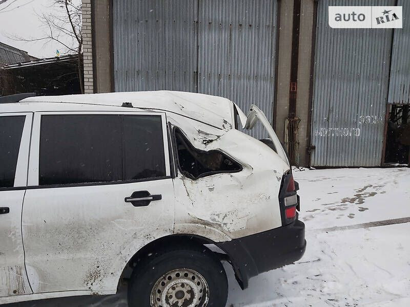 Скло бокове багажнік Mitsubishi Pajero Wagon  2001 2.8 Дизель Монастырище