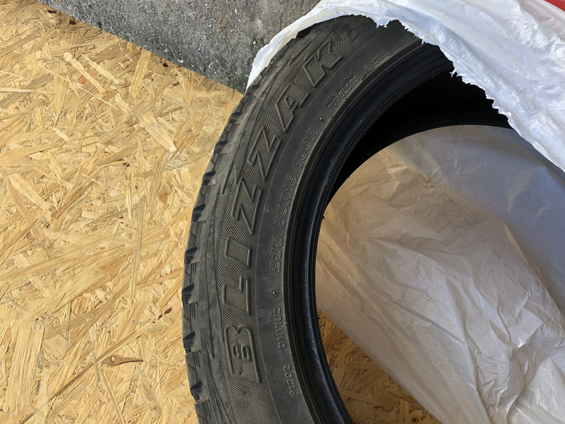 Шины зимние Toyota Rav 4  2013 2.5 Бензин Одесса