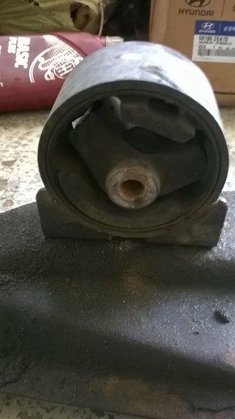 Опора двигателя передняя Suzuki Liana  2003 1.6 Бензин Киев