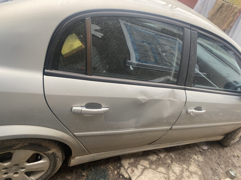 Дверь задняя правая 93175837   Opel Vectra