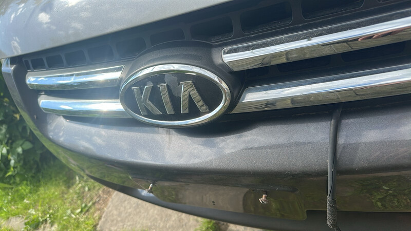 Решітка радіатора емблема Kia Sportage 2  2007 универсал 2.0 Бензин 