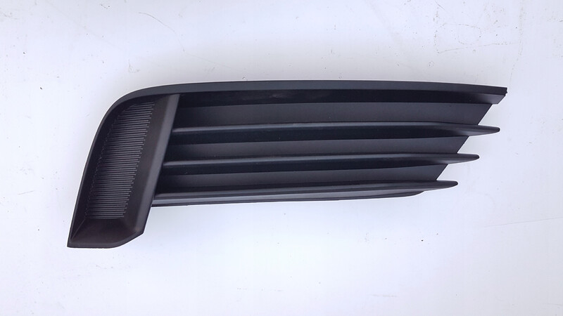 Решітка бампера 8V5807682   Audi A3