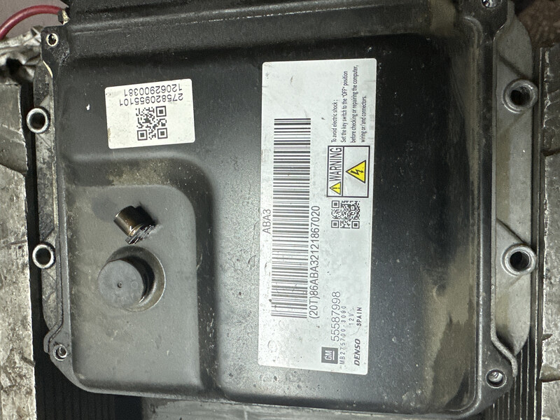 Блок управления двигателем 55587998   Opel Astra