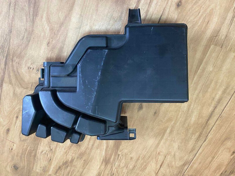 Воздуховод, резонатор Nissan Rogue Sport хэтчбек 2017 г.  2.0 л бензин Киев