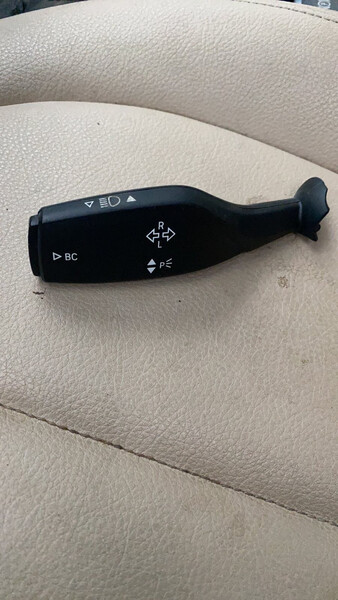 Рычажок вкл поворотников BMW X1  2016 универсал 2.0 Бензин Кременчуг