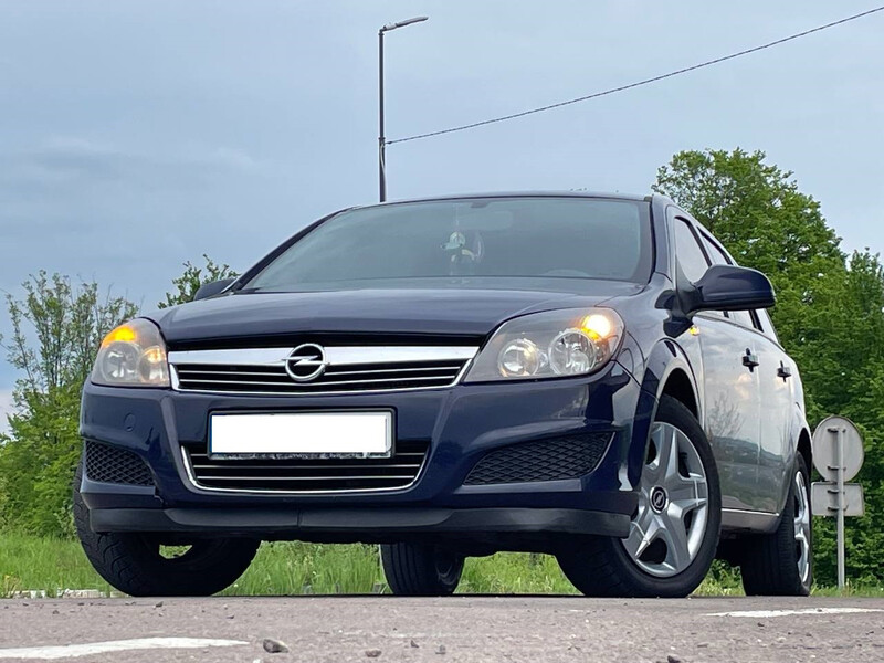 Бампер передний Opel Astra универсал 2012 г.