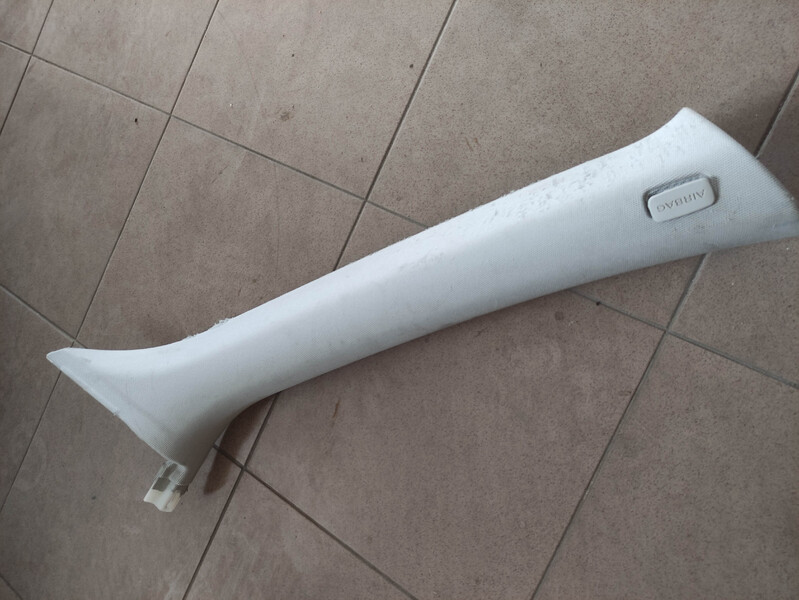 Пластик пер правої стійки Audi Q5 2015 г.  2.0 л дизель Ровно