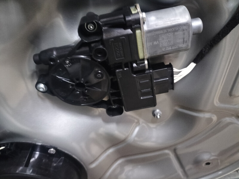 Стеклоподъемник Volkswagen Tiguan  2017 2.0 Дизель Дунаевцы