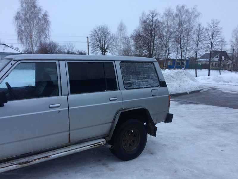 Стекла кузовные (левое-правое) Nissan Patrol  1984 2.8 Бензин 