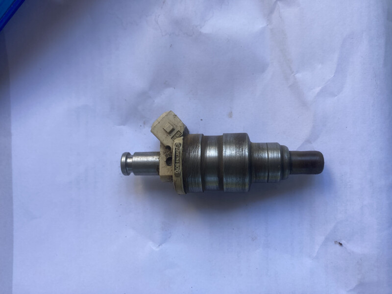 Форсунка паливна Mazda 626  1987 хетчбек 2.0 Бензин 