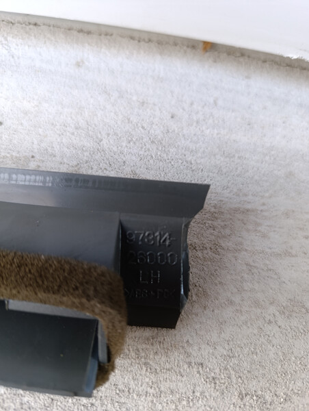 Жабо решітка під скло ліва Hyundai Santa FE  2005 универсал 2.0 Дизель Ровно