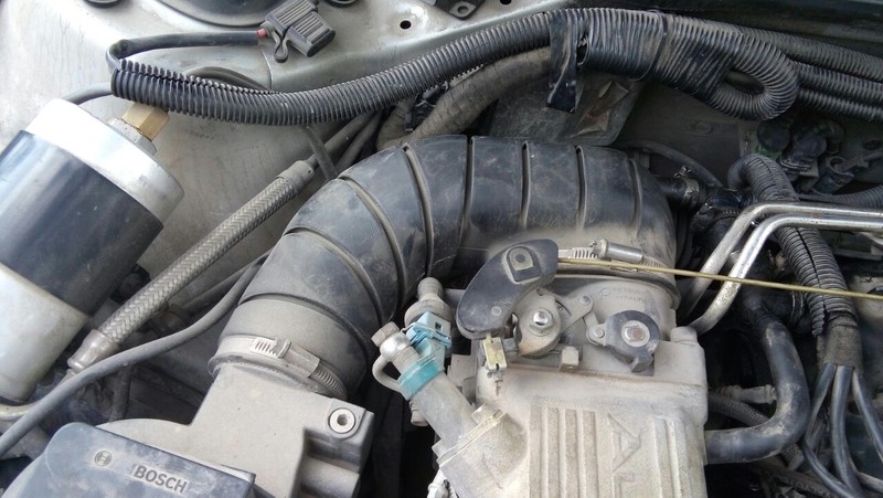 Патрубок повітряного фільтра 048129627D   Audi 100, Audi 200, Audi A6