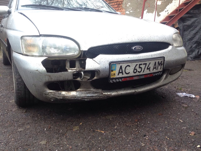 Бампер передний Ford Escort  1998 1.8 Бензин Ровно