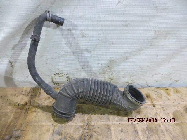 Патрубок повітряного фільтра 1330332   Ford Mondeo