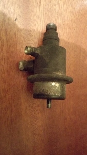 Регулятор тиску палива Audi 100 C4  1992 2.3 Бензин 