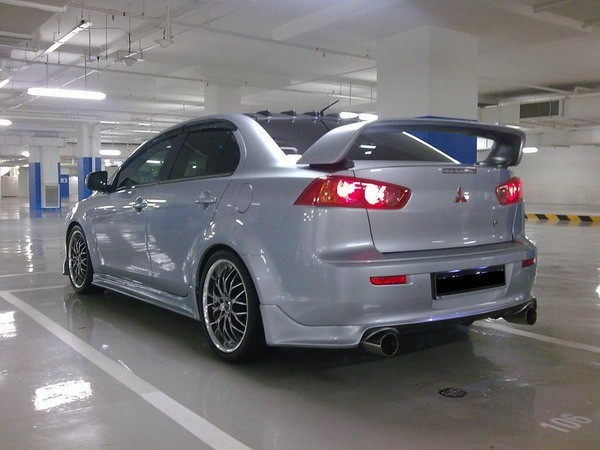 Фонарь задний правий в крило *(КРАСНИЙ ВЕСЬ) Mitsubishi Lancer X  2009 2.0 Бензин Тернополь