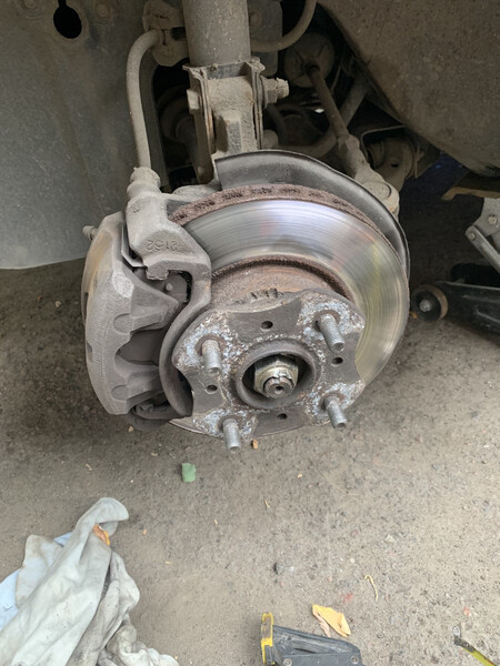 Поворотний кулак Mazda 626  1989 хетчбек 1.8 Бензин 