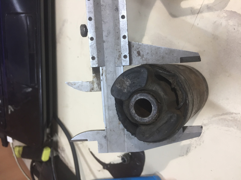 Сайлентблок балки мосту 90079177   Opel Rekord