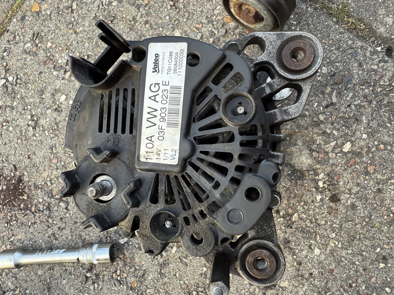 Генератор Skoda Fabia 2  2010 универсал 1.2 Бензин Черкассы