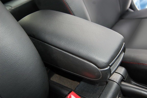 Подлокотник Audi A6 allroad quattro  2001 универсал 2.7 Бензин Волноваха