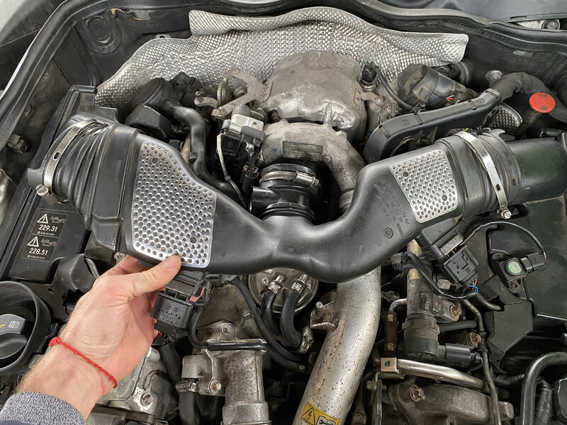 Повітряний патрубок ом642 Mercedes-Benz CLS-Class  2008 купе 3.0 Дизель 