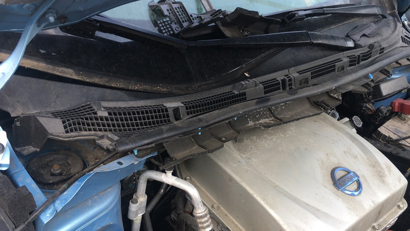 Пластик под дворники Nissan Leaf  2014 хэтчбек 2.2 Электро Львов