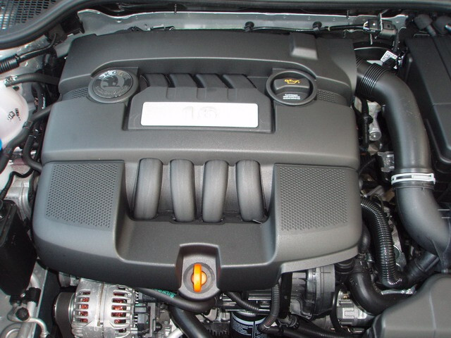 Декоративная крышка мотора Skoda Octavia A5  2007 хэтчбек 1.6 Бензин Тернополь