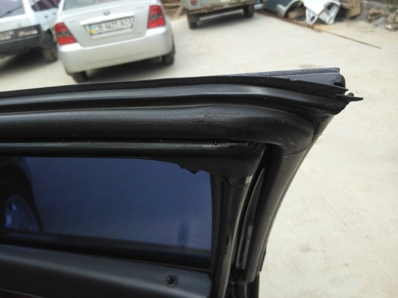 Уплотнитель двери внутренний Volvo S80 2001 р.  2.9 л бензин Чернігів