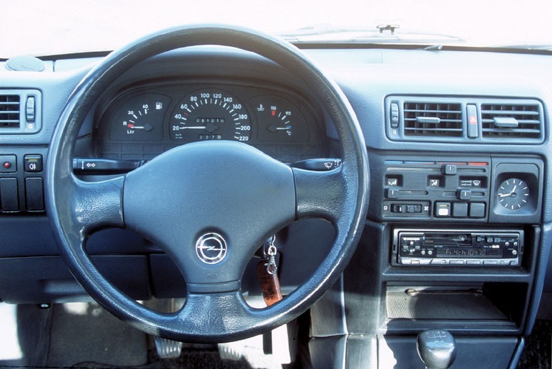 Руль Opel Vectra A 1991 г.  1.8 л бензин Днепродзержинск
