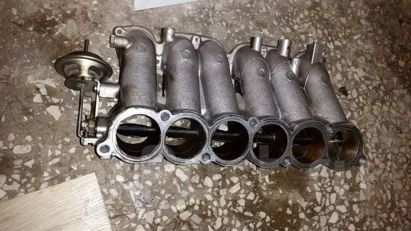 Впускний колектор MN135871   Mitsubishi Montero, Mitsubishi Pajero, Mitsubishi Pajero Wagon, Toyota Land Cruiser Prado