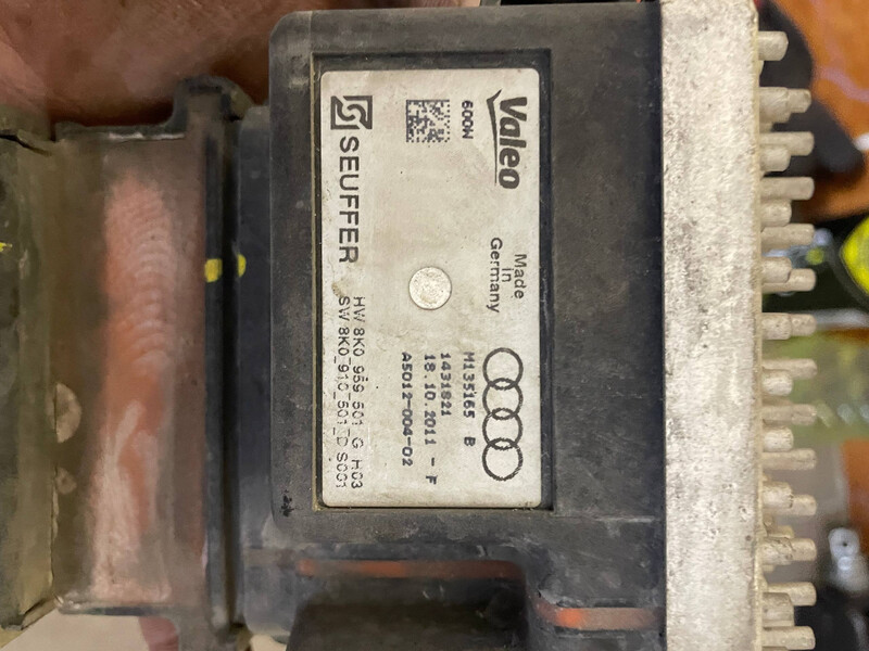 Реле вентилятора охолодження двигуна Audi A6 C7  2012 2.0 Бензин 