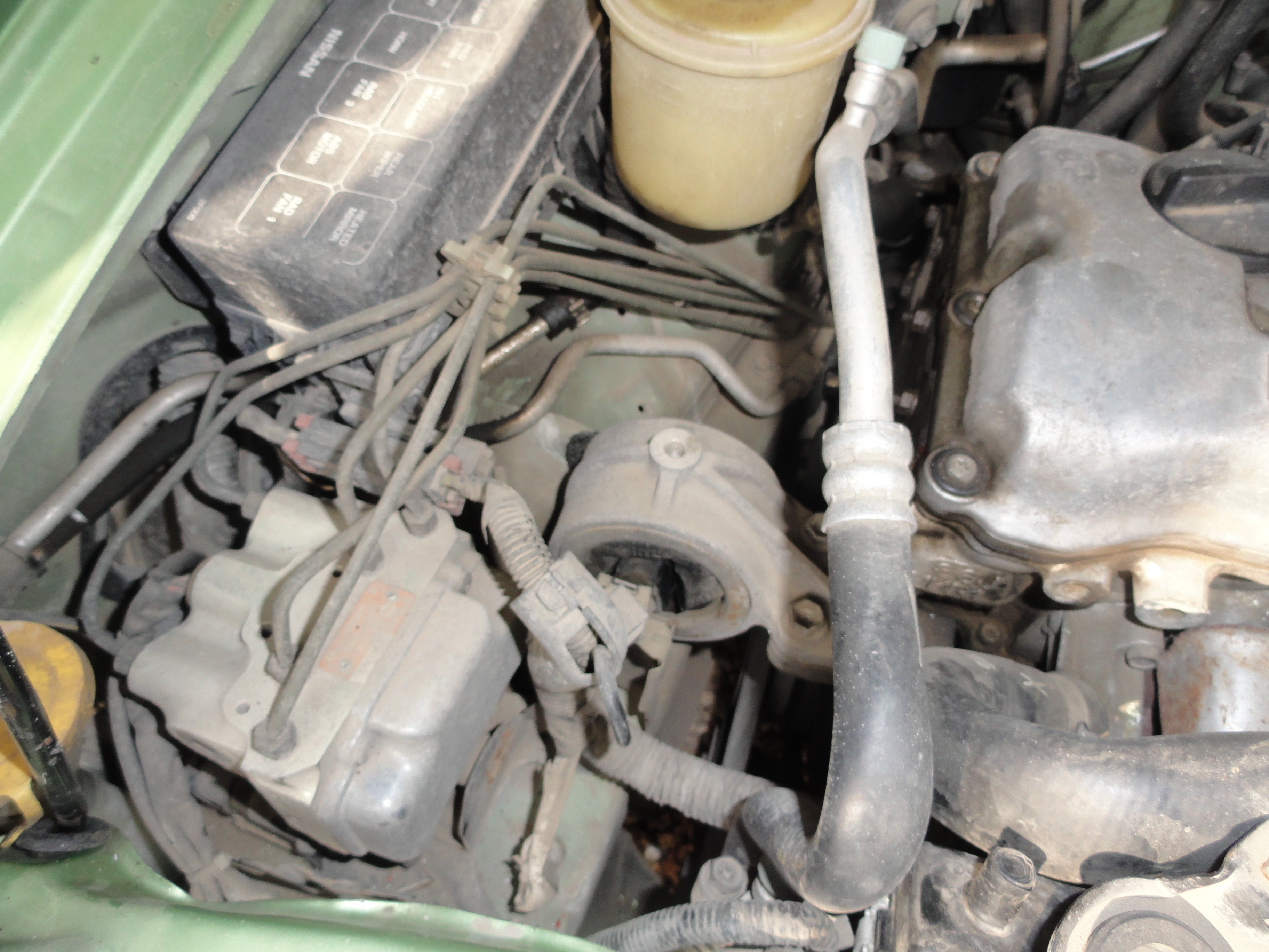 Правая опора двигателя 112102F001   Nissan Primera