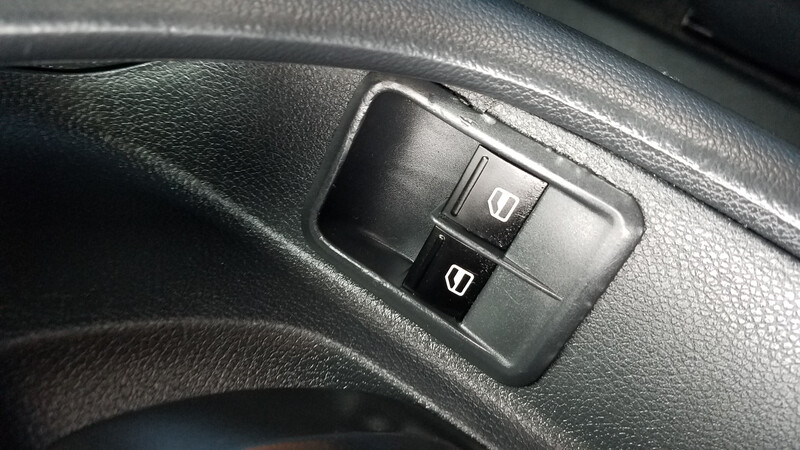 Кнопки стеклоподъемника Skoda Fabia 2  2011 хэтчбек 1.4 Бензин Николаев