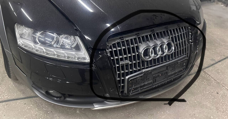Решітка бампера Audi A6 allroad quattro універсал 2011 р.  3.0 л дизель Київ