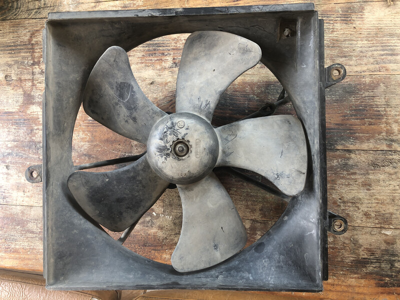 Вентилятор радиатора Toyota Avensis 2002 г.  1.8 л бензин Полтава