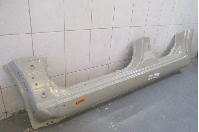 Поріг лівий Suzuki SX4  2008 123.0 Бензин 