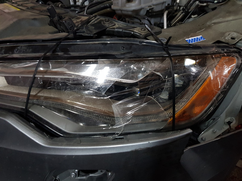 Стекло для фары левая Audi A6  2011 3.0 Бензин Херсон