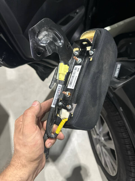 Airbag задній лівий в сидіння з кронштейном Nissan Rogue Sport 2022 г.  2.0 л бензин