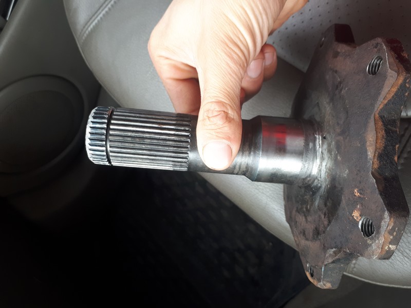 Полуось левая Hummer H2 2006 г.  6.0 л бензин Ровно