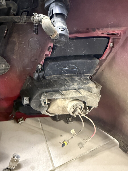 Кронштейн протитуманки Mazda 3 BL хетчбек 2010 р.  1.6 л бензин Чорноморськ
