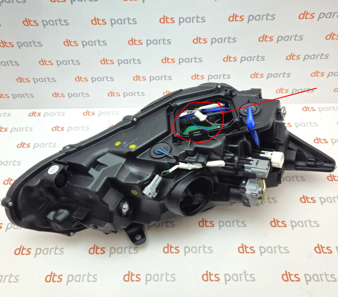 81185-76061 левая фара новая/ Lexus CT  2012 хэтчбек 1.8 Гибрид 