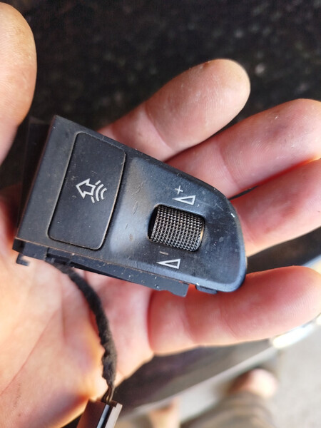 Кнопки руля Audi A6 2004 г.  3.0 л дизель