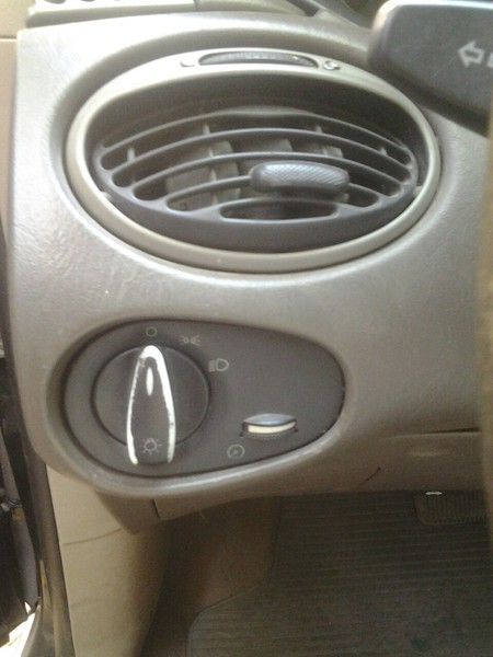 Перемикач світла Ford Focus  2000 універсал 2.0 Бензин Новомосковськ