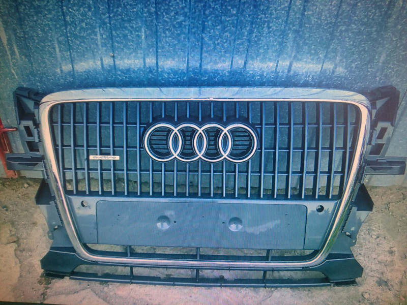 Решітка радіатора Audi Q5 2012 р.  2.0 л бензин Львів