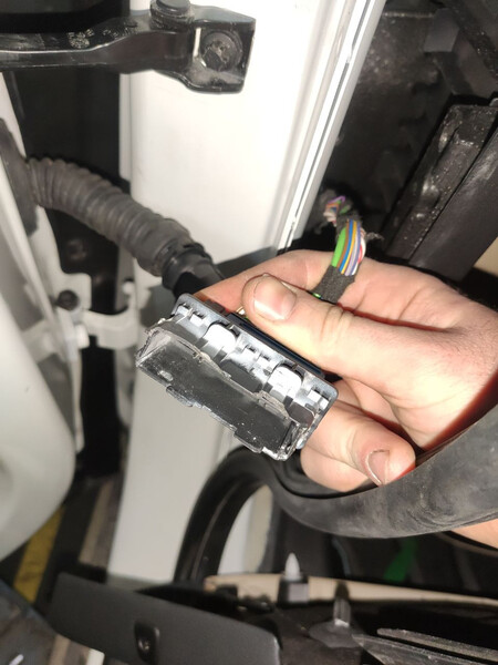 Разъем для подключения задней левой двери BMW X1  2018 універсал 2.0 Бензин 