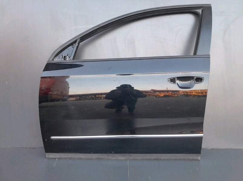 Дверка водія ідеальному стані в колір lc9x Volkswagen Passat B6  2008 универсал 2.0 Дизель Луцк