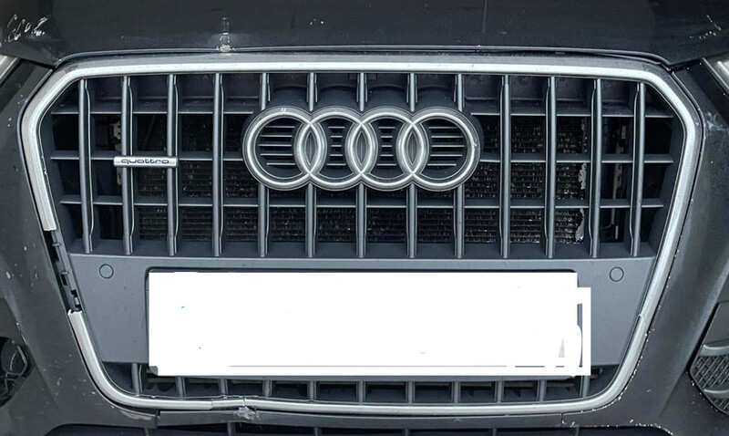 Решетка радиатора Audi Q3 хэтчбек 2014 г.  2.0 л бензин Киев