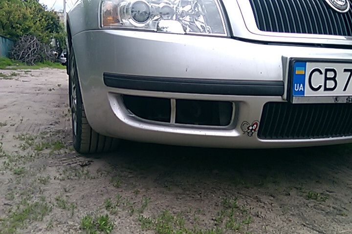 Решетка бампера Skoda Superb 2004 г.  1.8 л бензин Чернигов
